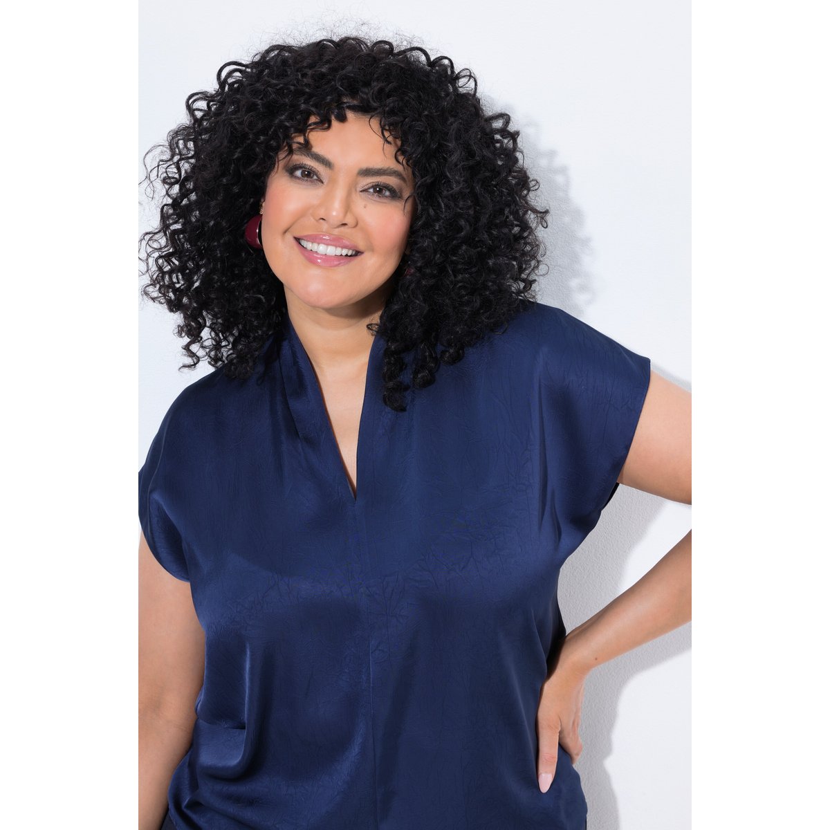 Blouse en satin, pli fantaisie marine, ULLA POPKEN