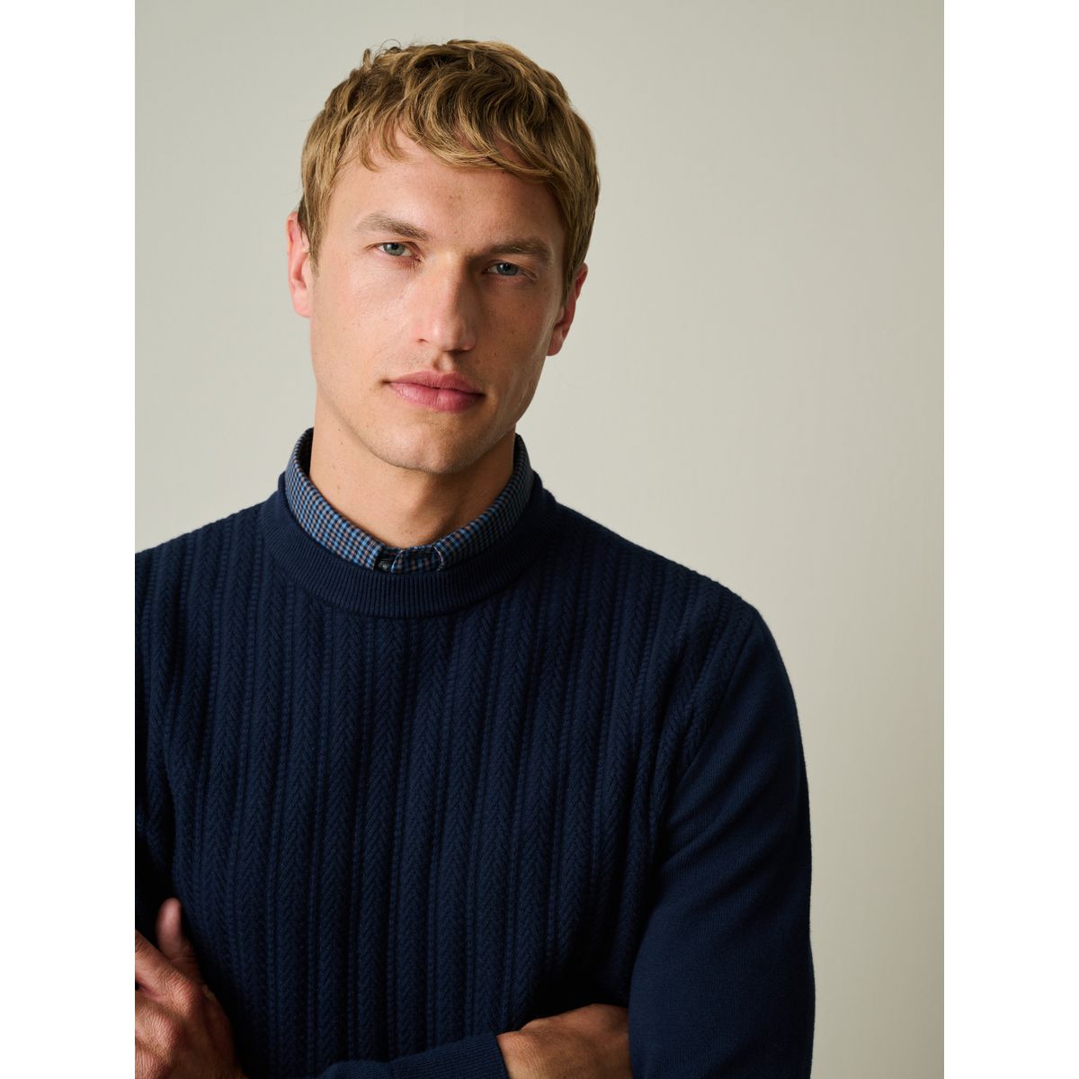 Pull standard en maille torsadée col chemise bleu marine, NEXT