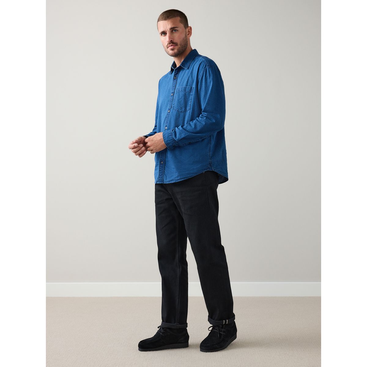 Jean en denim surpiqué selvedge Signature noir, NEXT