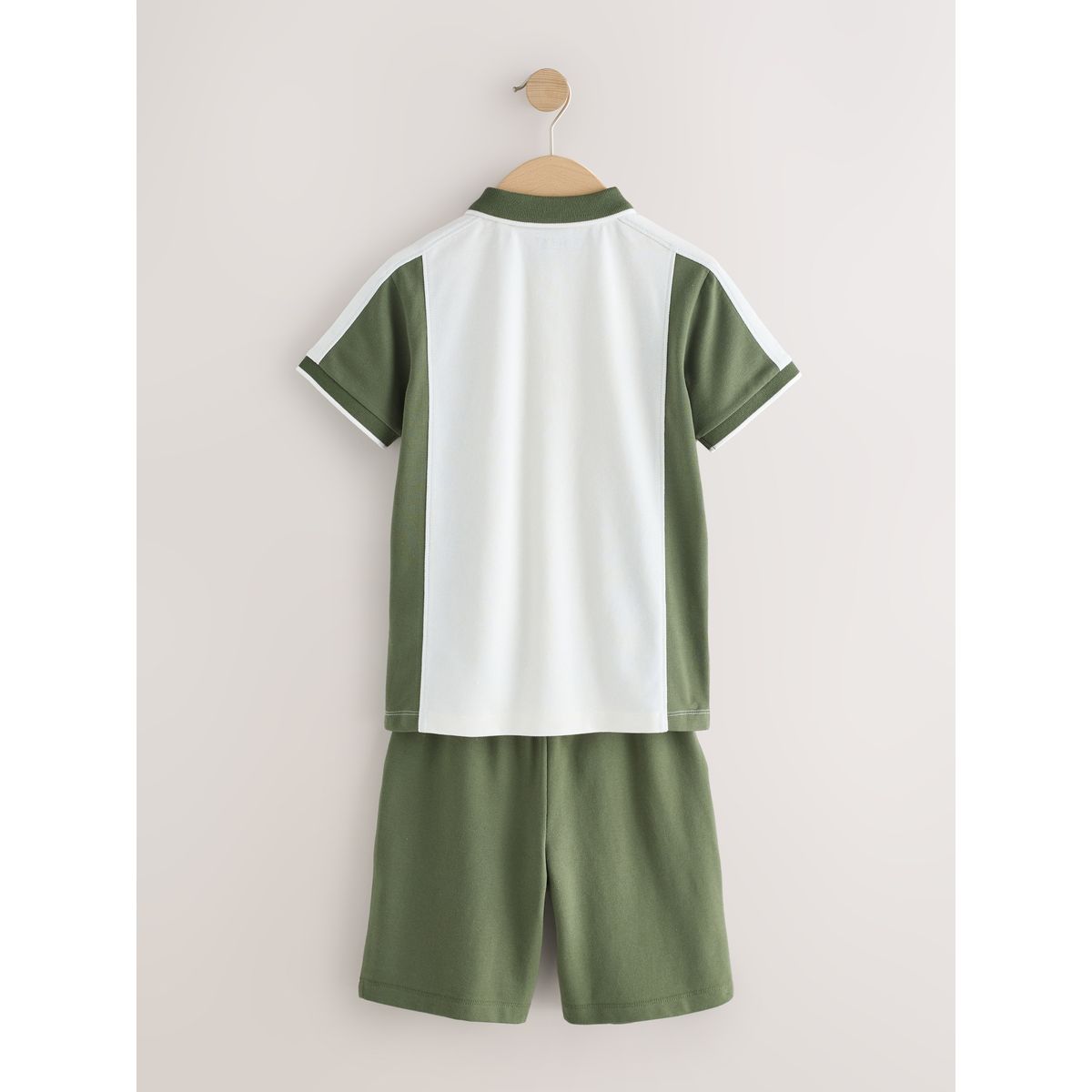 Polo à manches courtes et short colour-block vert/écru, NEXT