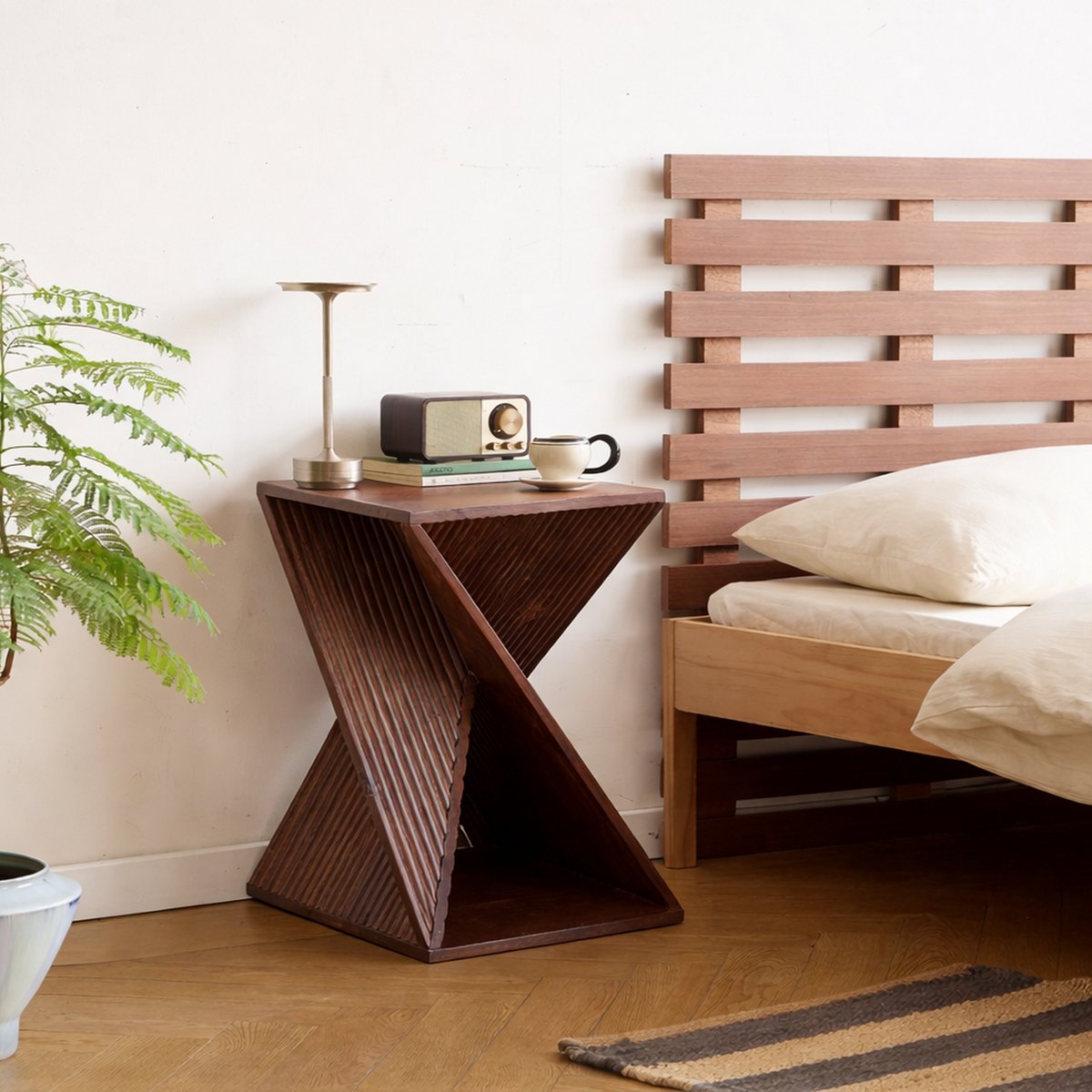 Table d'appoint, bois de manguier foncé, SIMIA noyer, NORDLYS