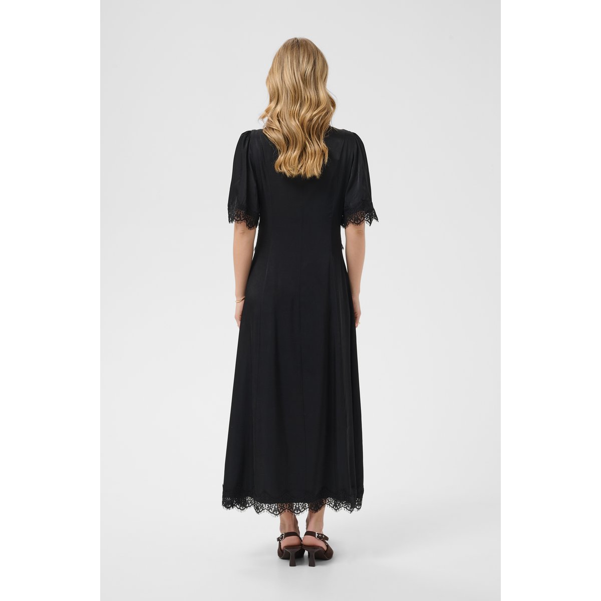 Robe noir pitch black, CREAM