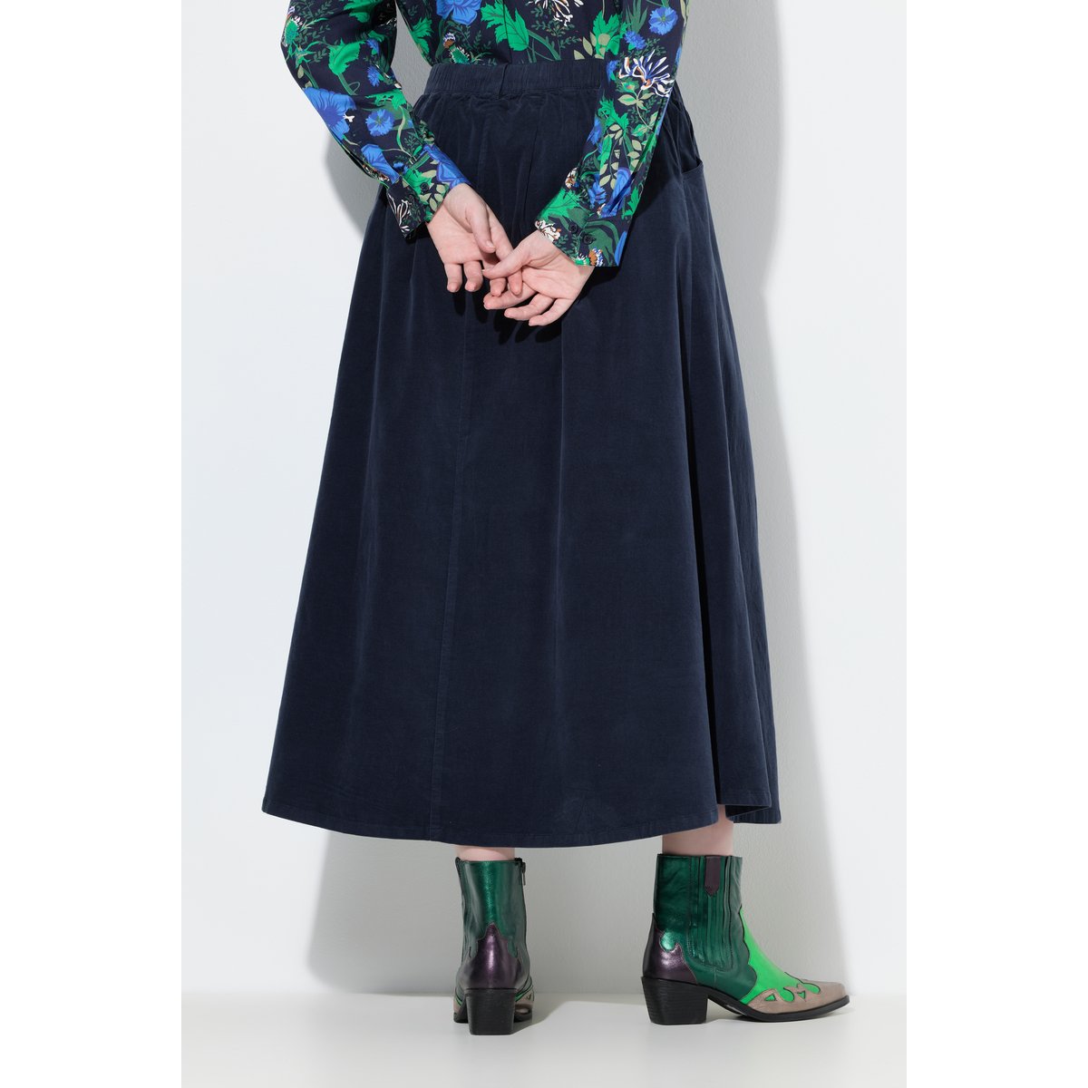 Jupe maxi en velours côtelé avec ceinture marine, ULLA POPKEN