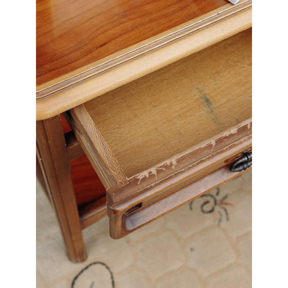 Table de chevet en bois Odile N°502 - Bon état bois, DEBONGOUT