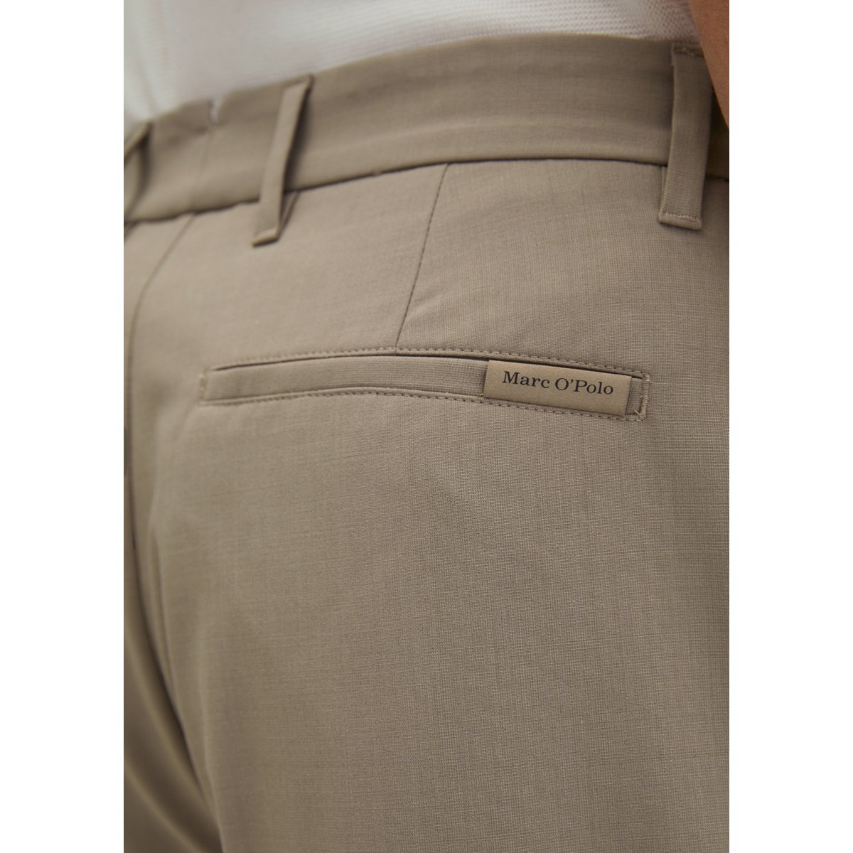Pantalon modèle Mossbo DFB Travel Collection en Technical Wool Blend léger marron, MARC O'POLO