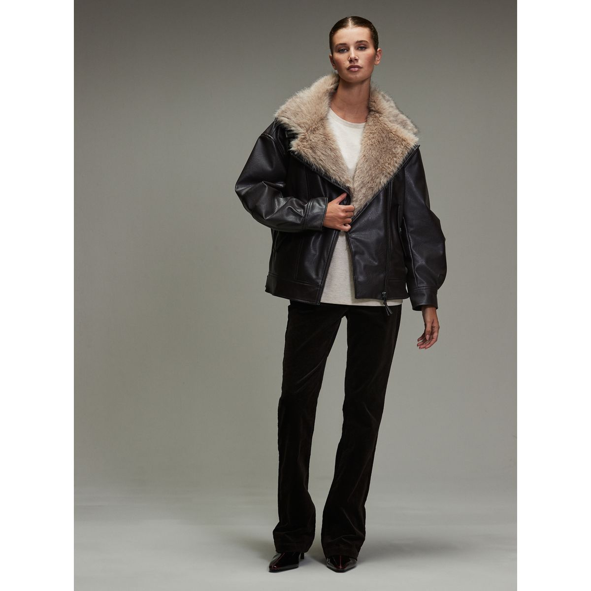 Bomber en pu avec bordure imitation fourrure marron chocolat, NEXT