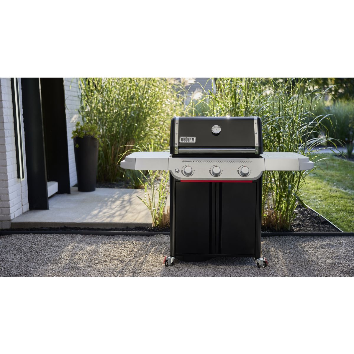 Barbecue gaz Genesis E-315W Plancha, sur chariot, 3 brûleurs, surface de cuisson 68 x 48 cm noir, WEBER