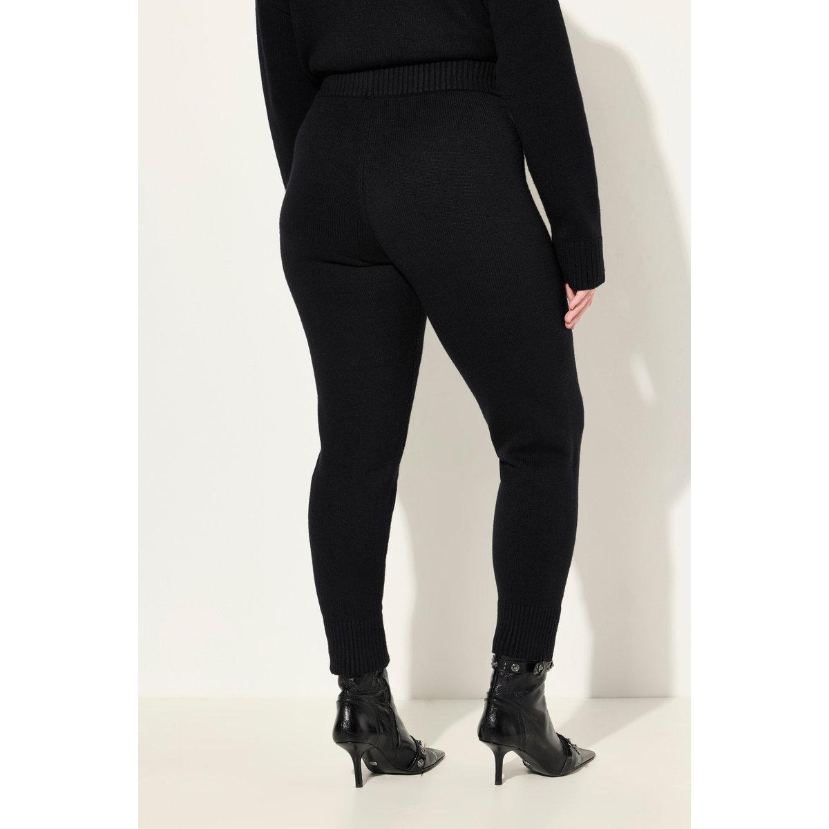 Pantalon en maille. Taille large noir, ULLA POPKEN