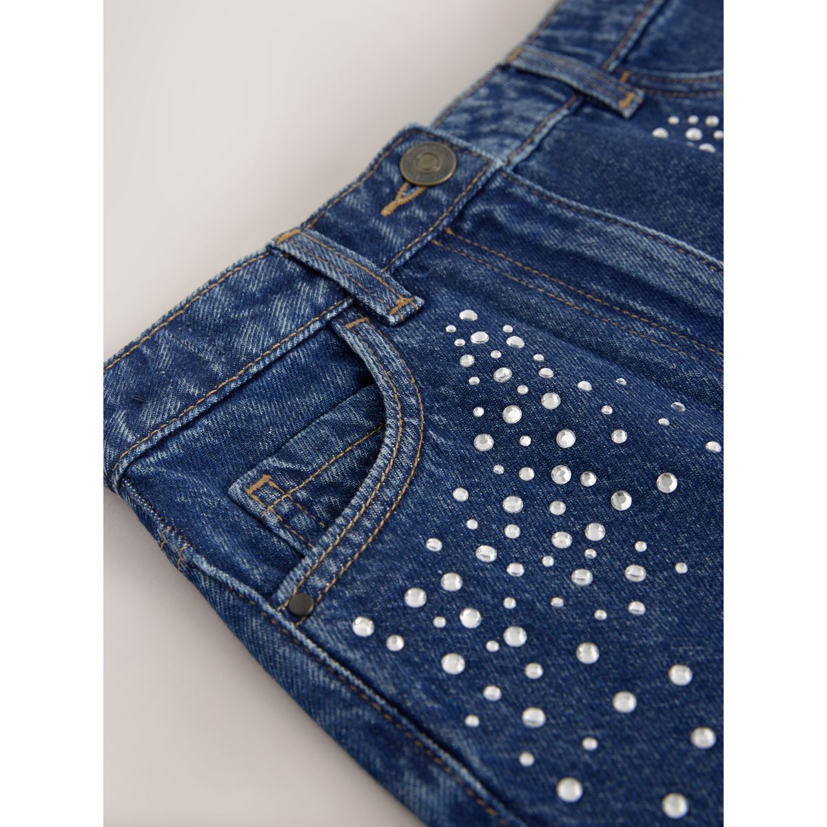 Jupe en denim détail de strass bleu moyen, NEXT