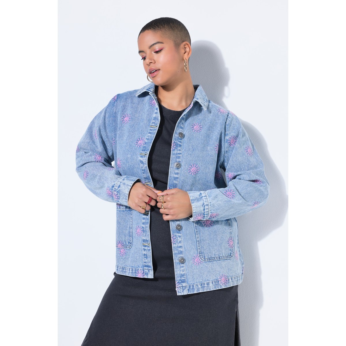 Veste en jean à manches longue, broderie Sun bleu clair, STUDIO UNTOLD