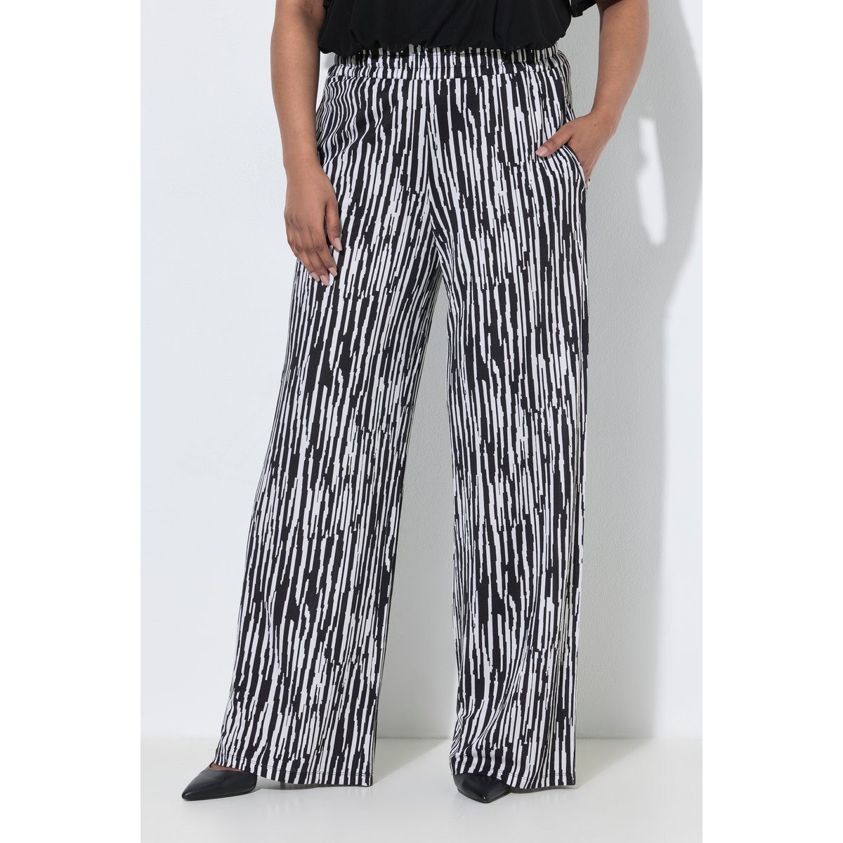 Pantalon au tombé fluide, motif à rayures noir, ULLA POPKEN