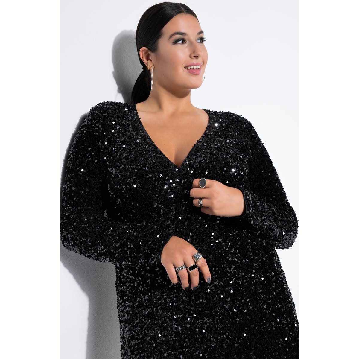 Robe portefeuille à col en V et noir, STUDIO UNTOLD