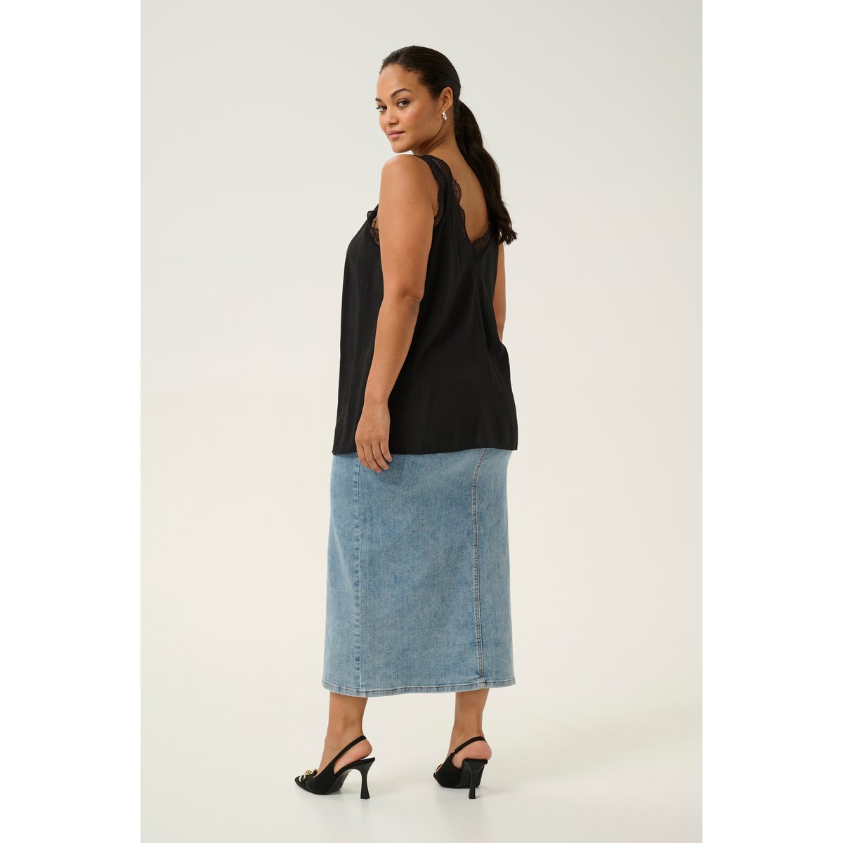 Sleeveless blouse noir black, KAFFE CURVE