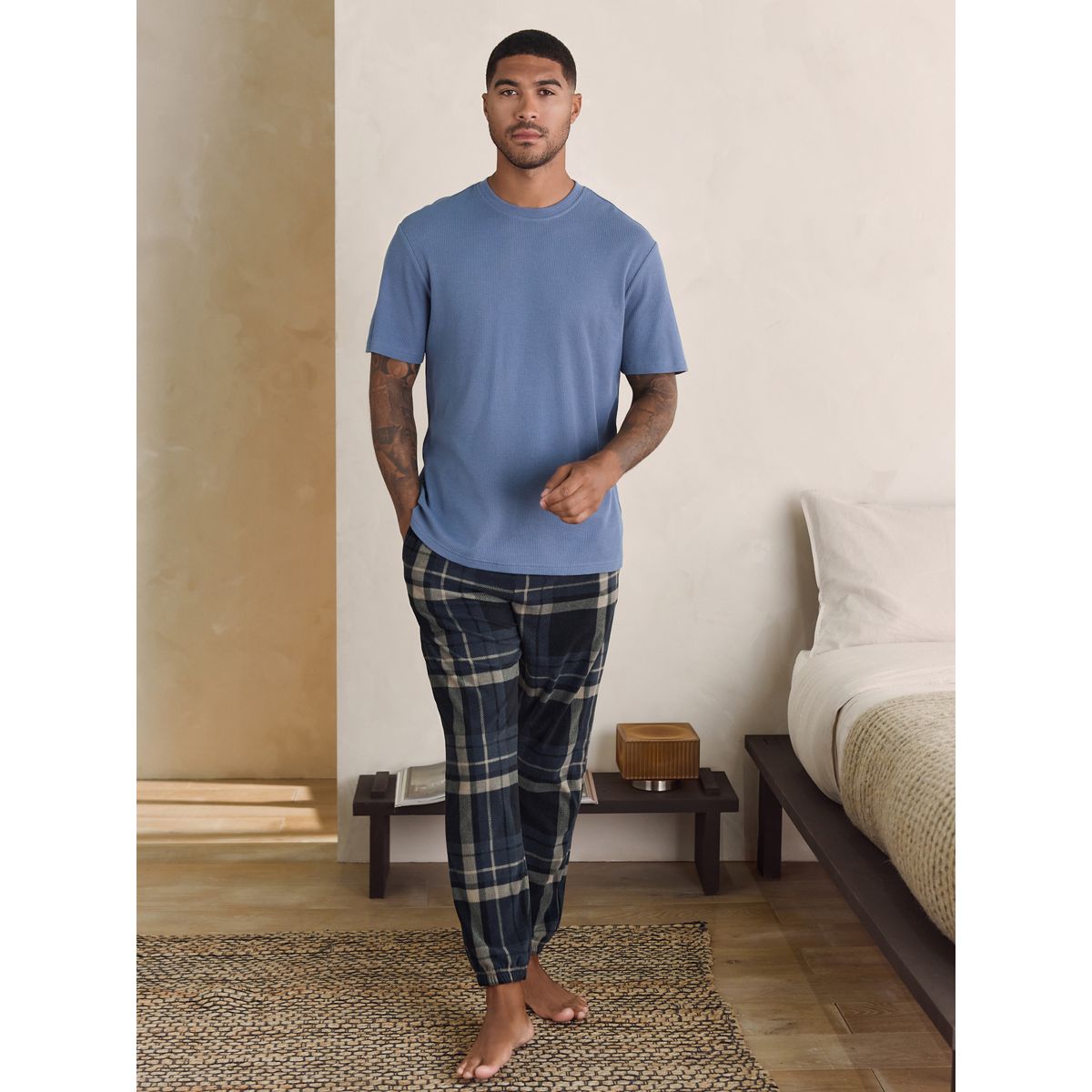 Pyjama texturé à chevilles serrées motionflex carreaux noirs, NEXT