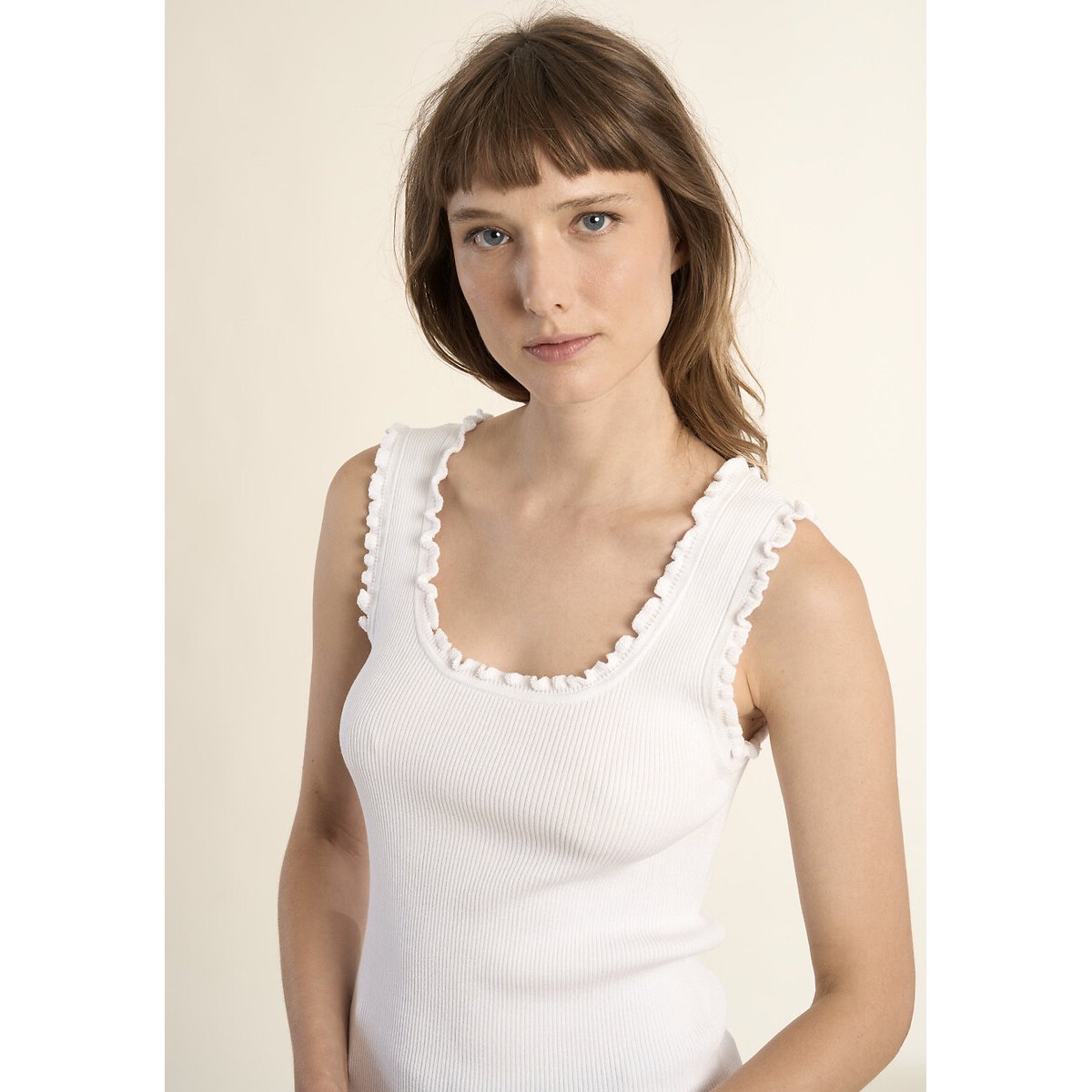 Canotta a coste con colletto arricciato bianco, MOLLY BRACKEN