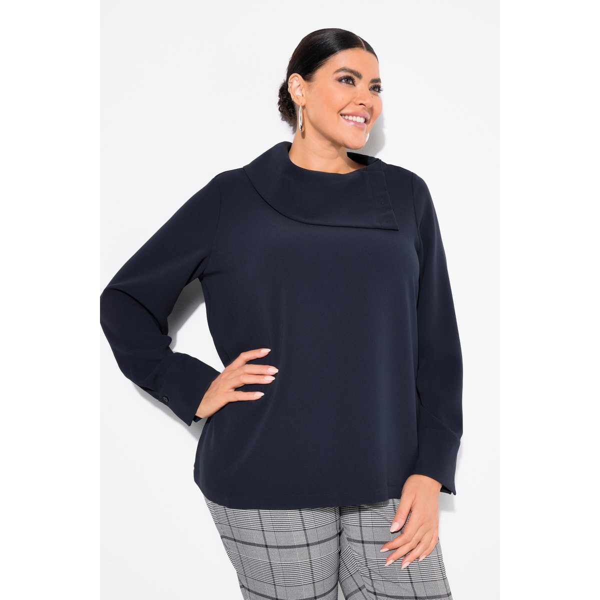 Blouse en acétate à manches longues et col marine foncé, ULLA POPKEN