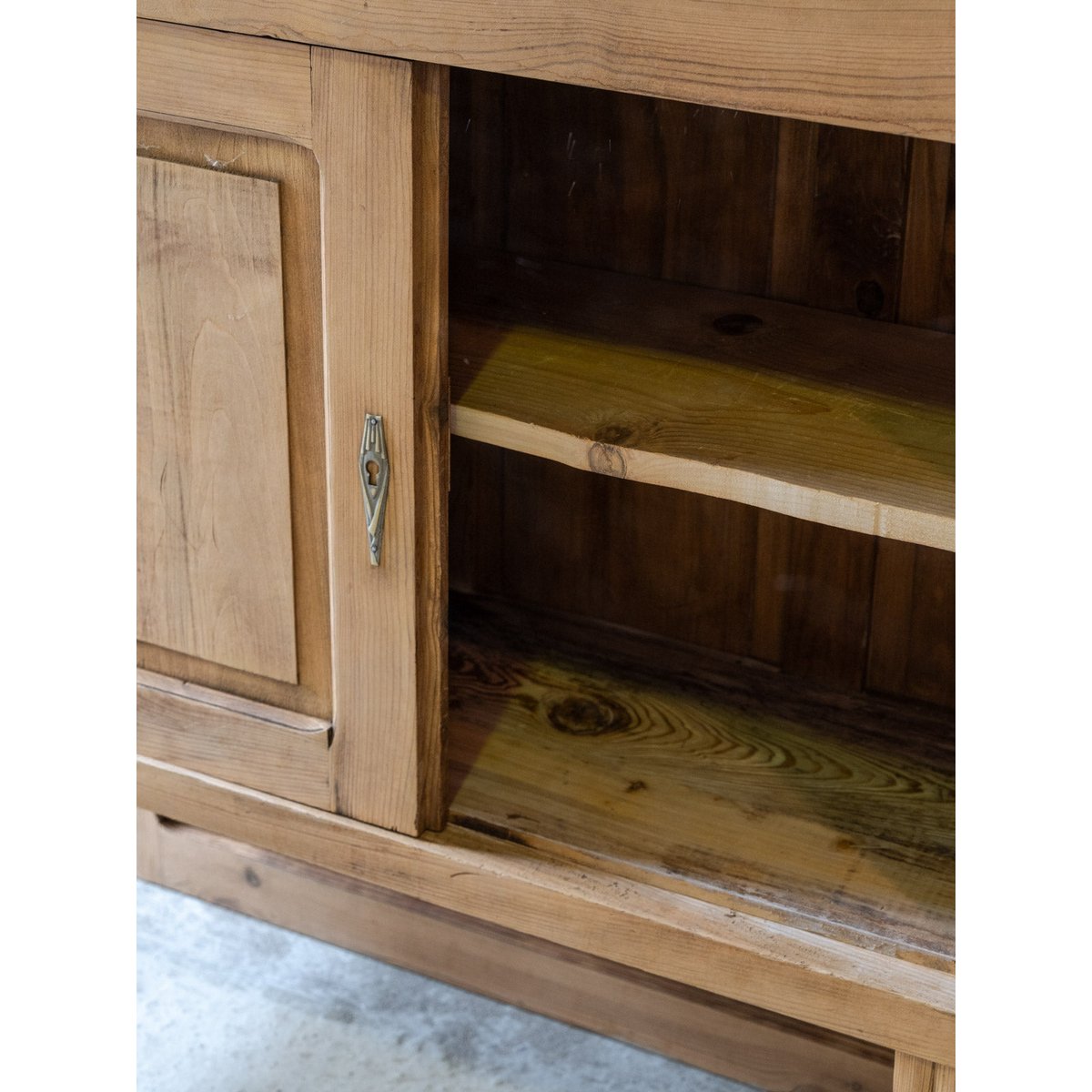 Petit buffet Art déco en bois clair Gilbert N°1875 - Bon état bois clair, DEBONGOUT