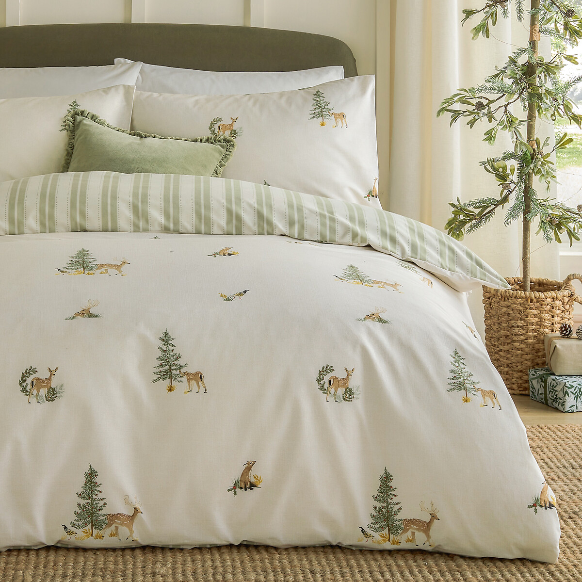 Nature Charlecote Printed 100% Cotton Duvet Cover and Pillowcase Set green, WYLDER