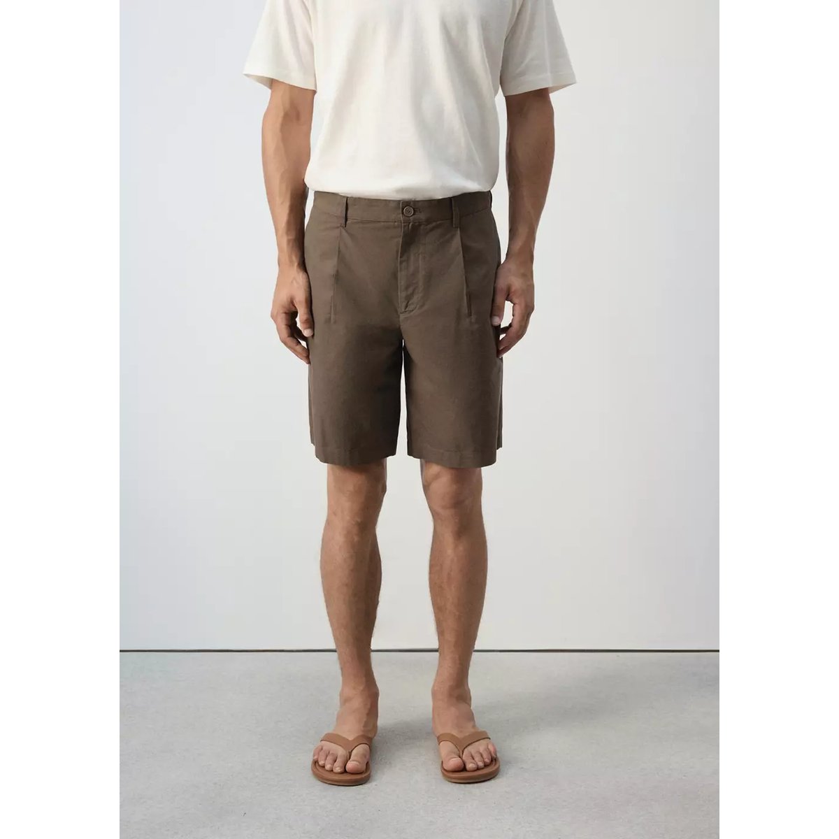 Bermuda en mélange de coton et lyocell à pinces marron, MANGO MAN