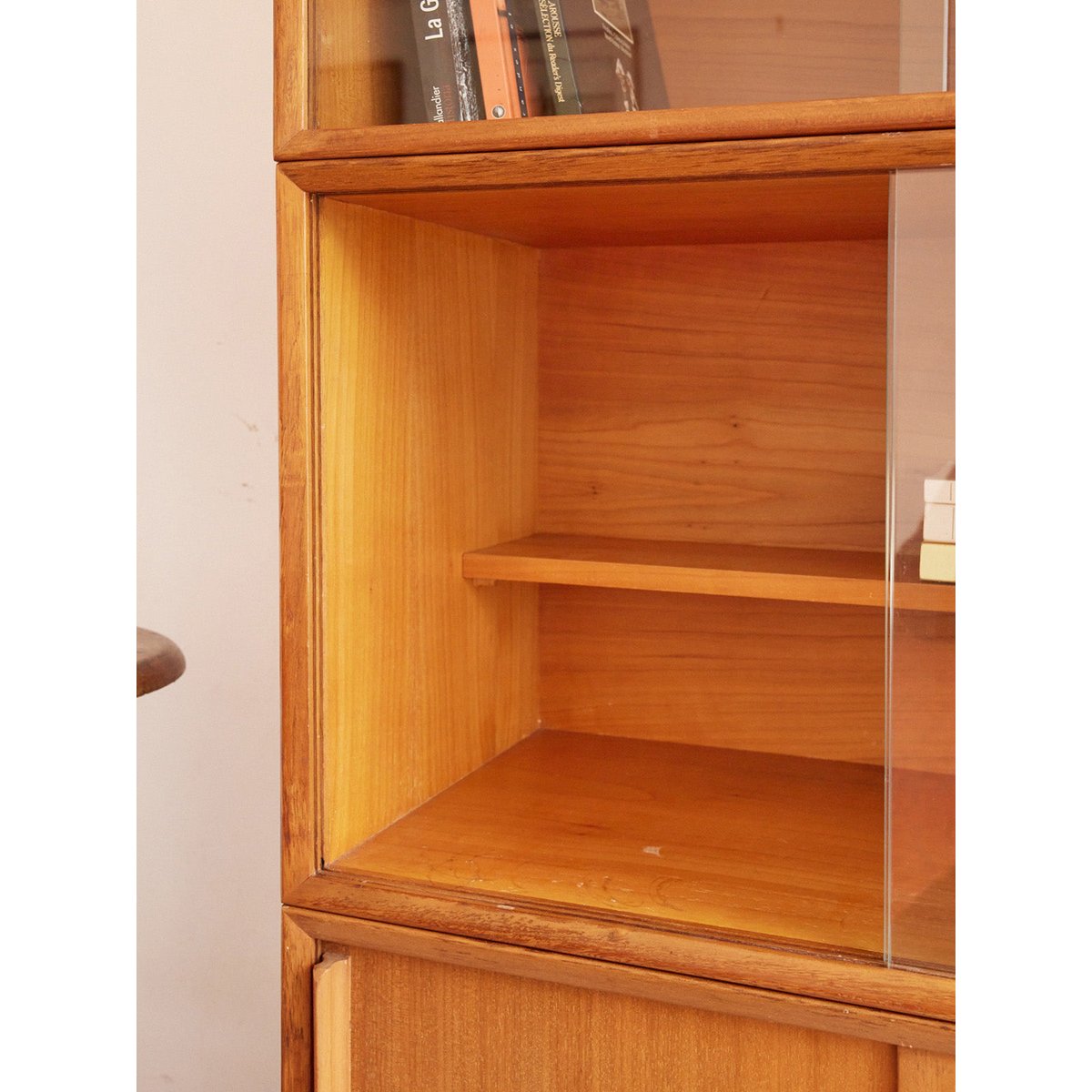 Vitrine en bois Victoria N°1360 - Bon état bois clair, DEBONGOUT