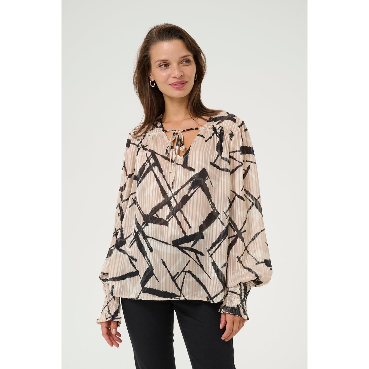 Blouse with long sleeve beige feather gray/noir graphic, KAFFE