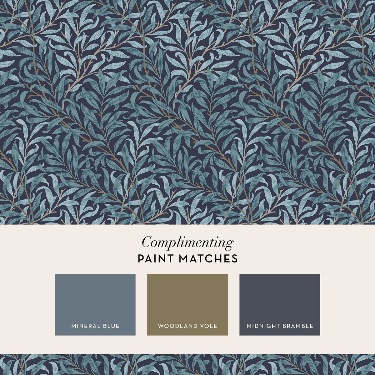 Papier peint Feuillage de saule du soir bleu sur fond bleu profond, WILLIAM MORRIS AT HOME
