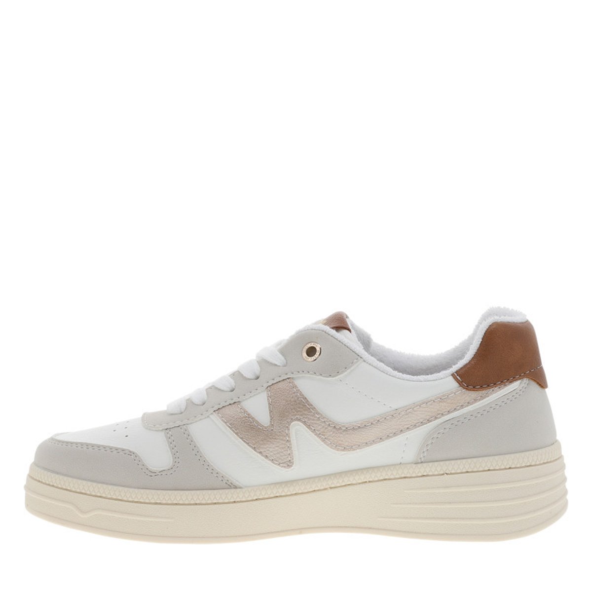 Tennis blanches à semelle plate avec un patch de la marque sur la languette blanc, MUSTANG