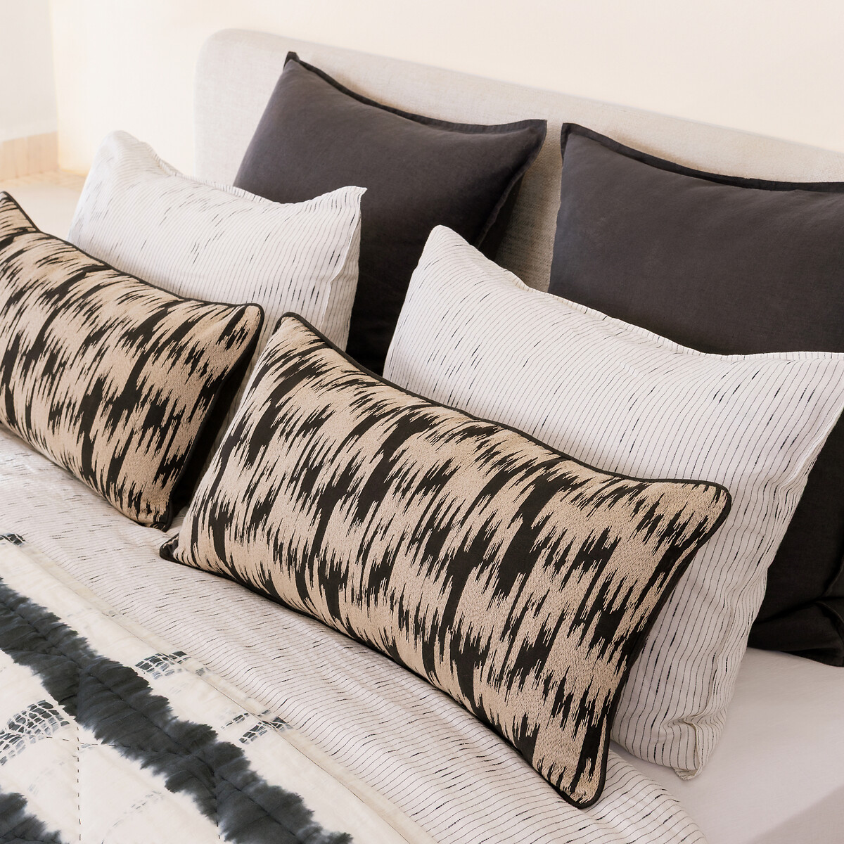 Enyo Embroidered Cotton/Linen Cushion Cover beige/ecru, AM.PM