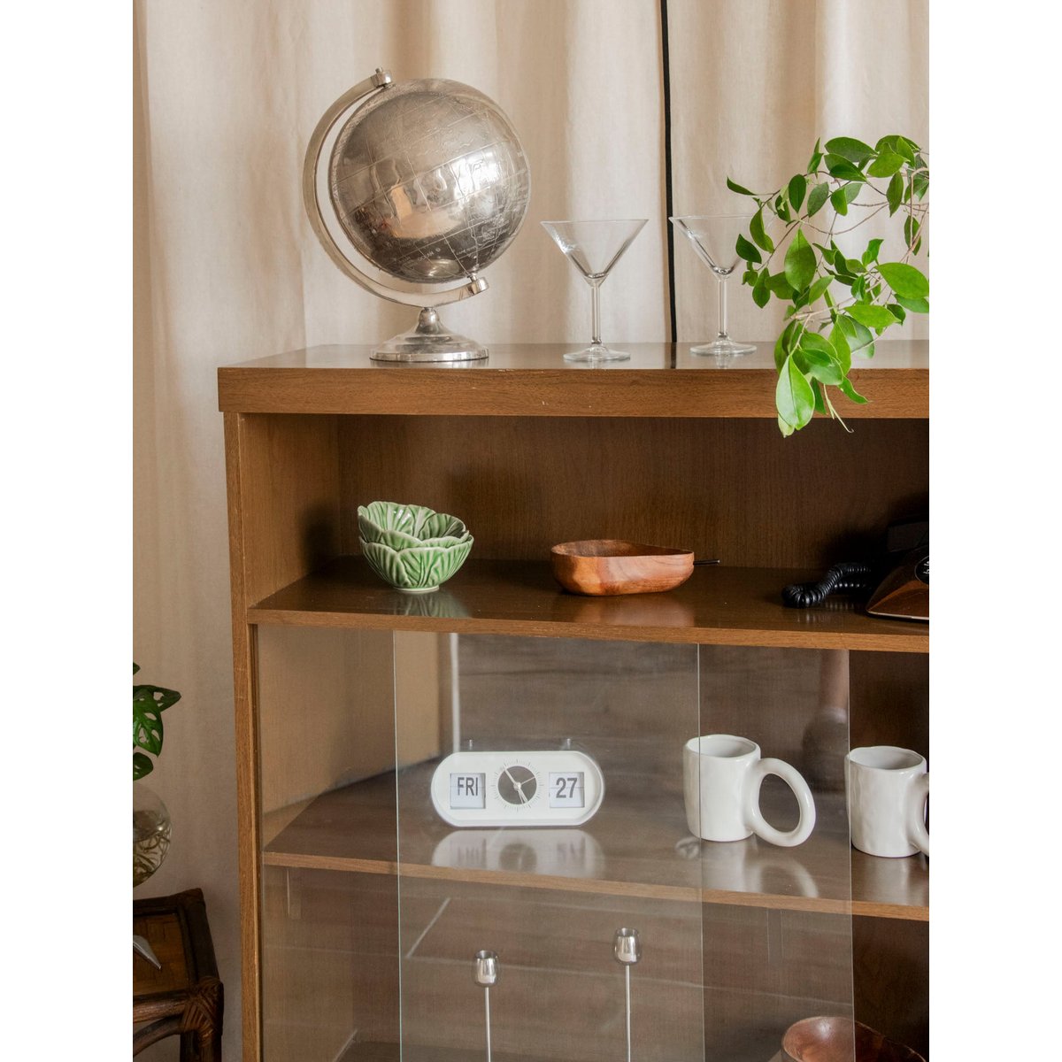 Vitrine en bois plaqué Victoria N°1303 - Bon état bois foncé, DEBONGOUT