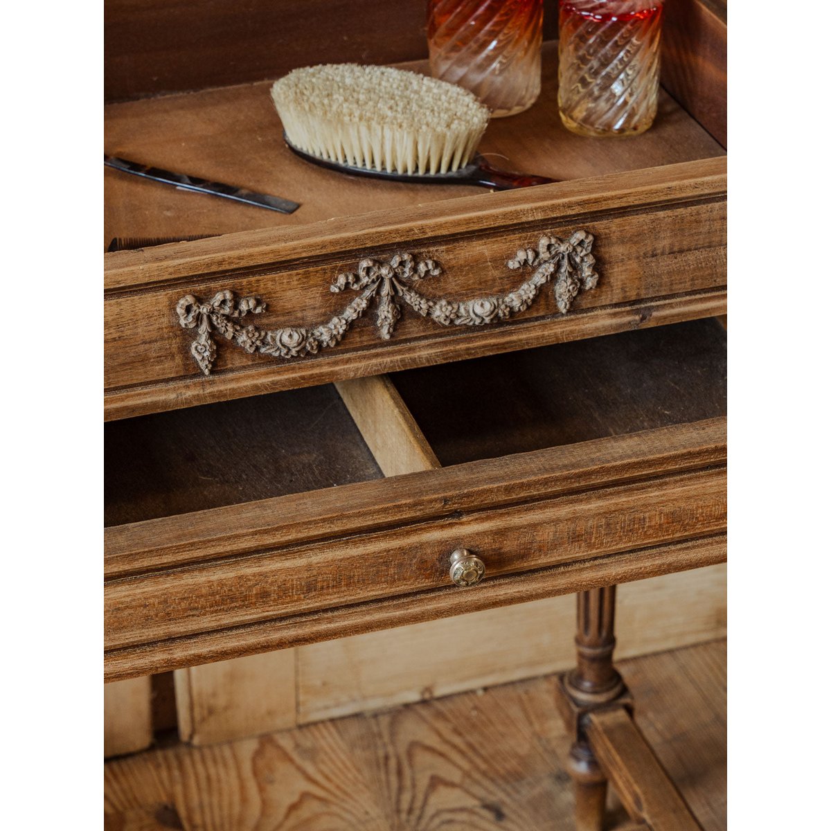 Coiffeuse en bois Louise N°295 - Bon état bois clair, DEBONGOUT