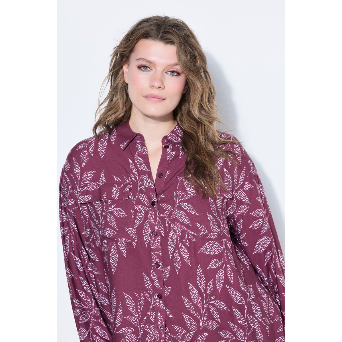 Chemise boxy en crêpe imprimé baies foncé, STUDIO UNTOLD