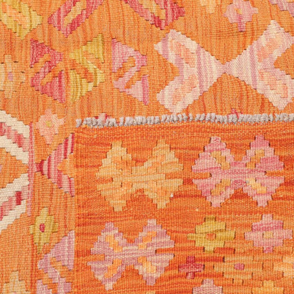 Tapis kilim au motif ethnique, tissé plat en laine naturelle orange, jaune, rose, UN AMOUR DE TAPIS