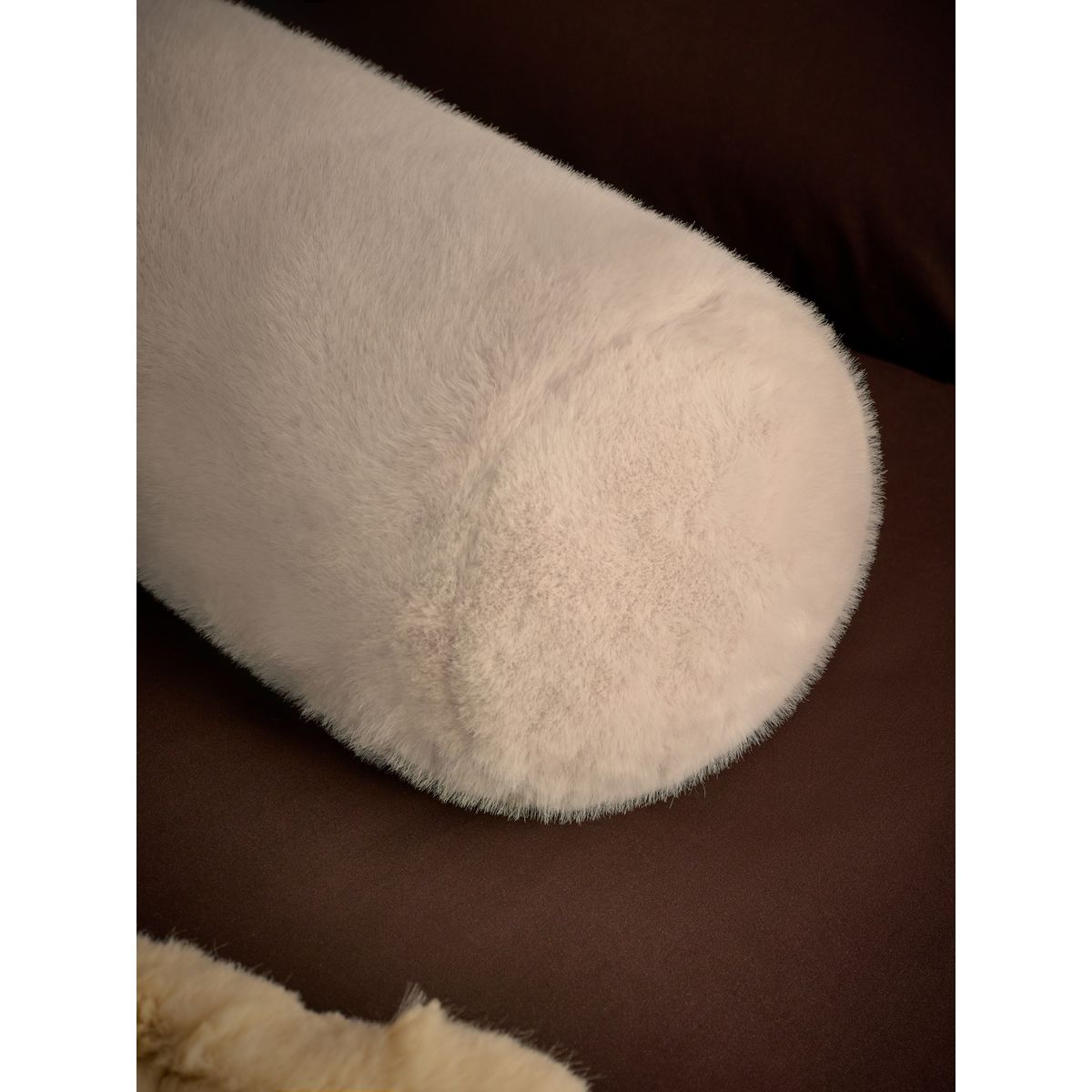 Coussin yoga en imitation fourrure pelucheuse ivoire, NEXT