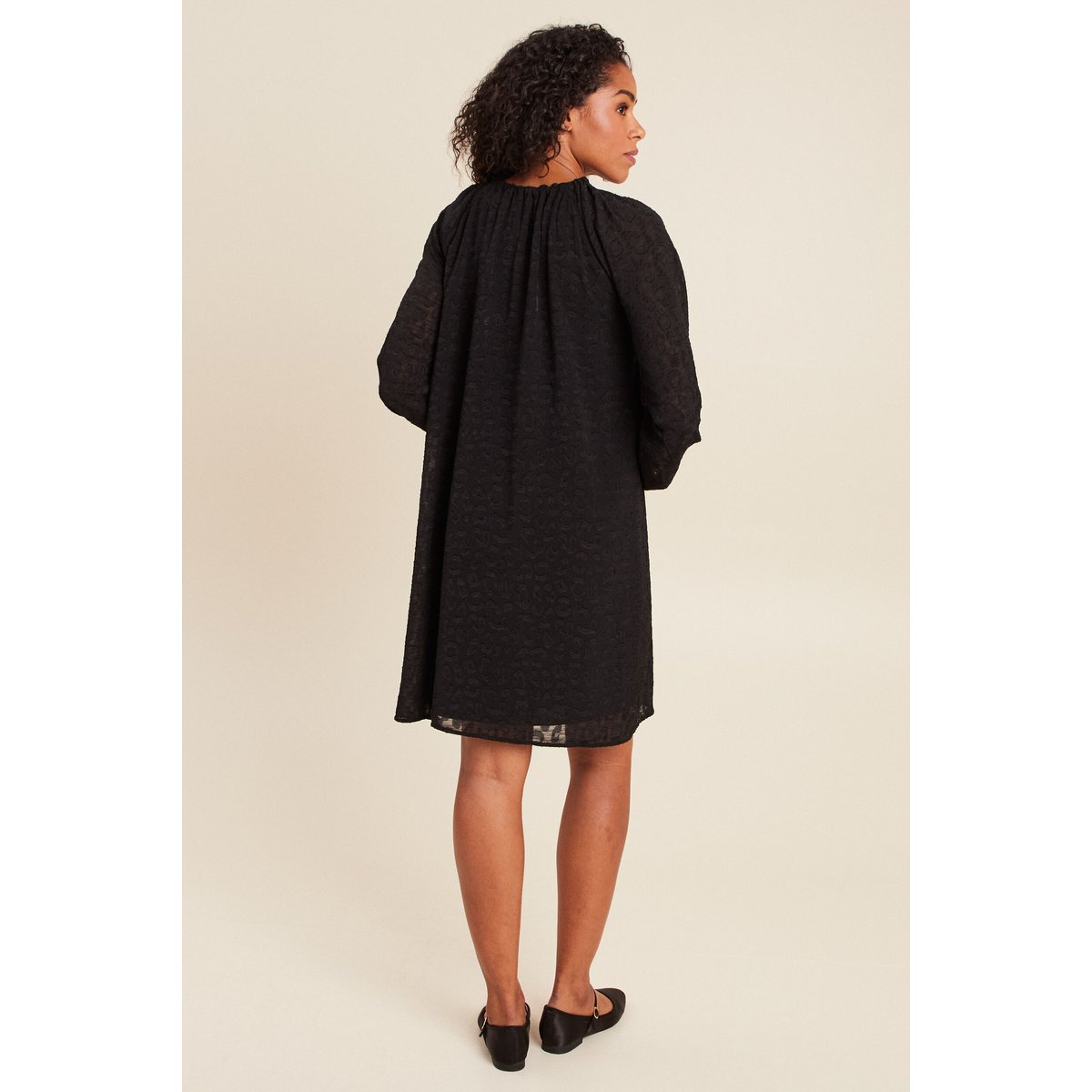 Robe courte évasée col v manches longues noir, BREAL