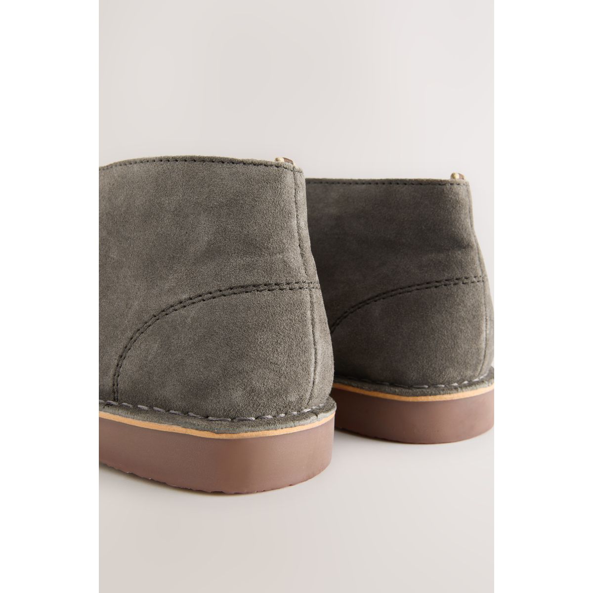 Bottes chukka en daim gris clair, NEXT