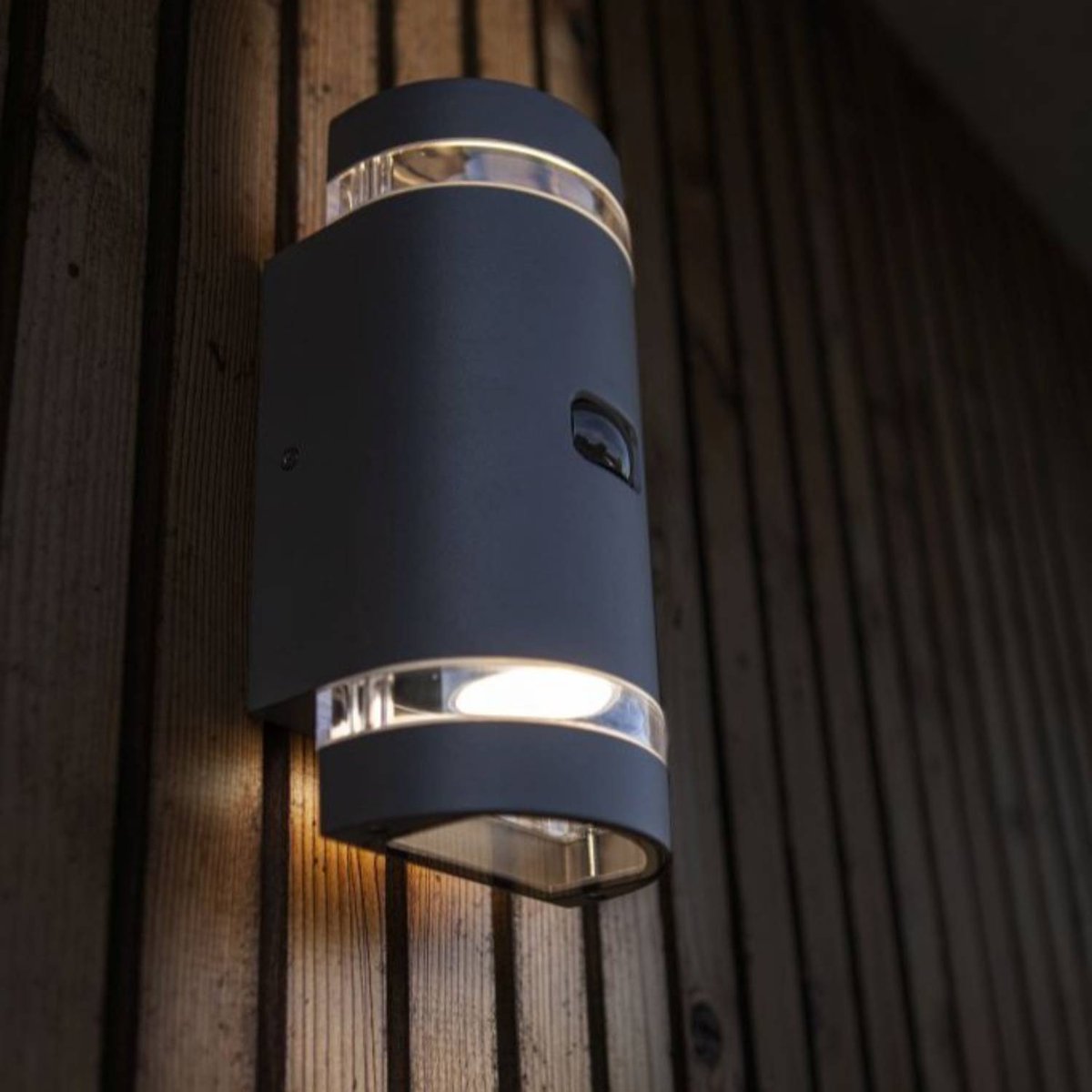 Applique murale d'extérieur sur secteur FOCUS SENSOR avec détecteur de mouvement aluminium gris éclairage culot GU10 bidirectionnelle H23,9cm dark grey, LUMISKY