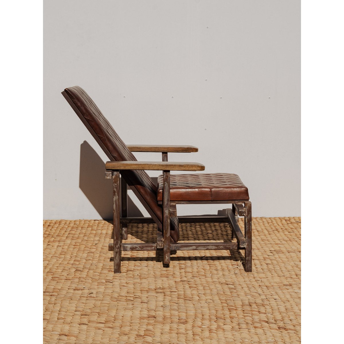 Fauteuil en bois et cuir marron Emmanuel N°18 - Bon état marron, DEBONGOUT