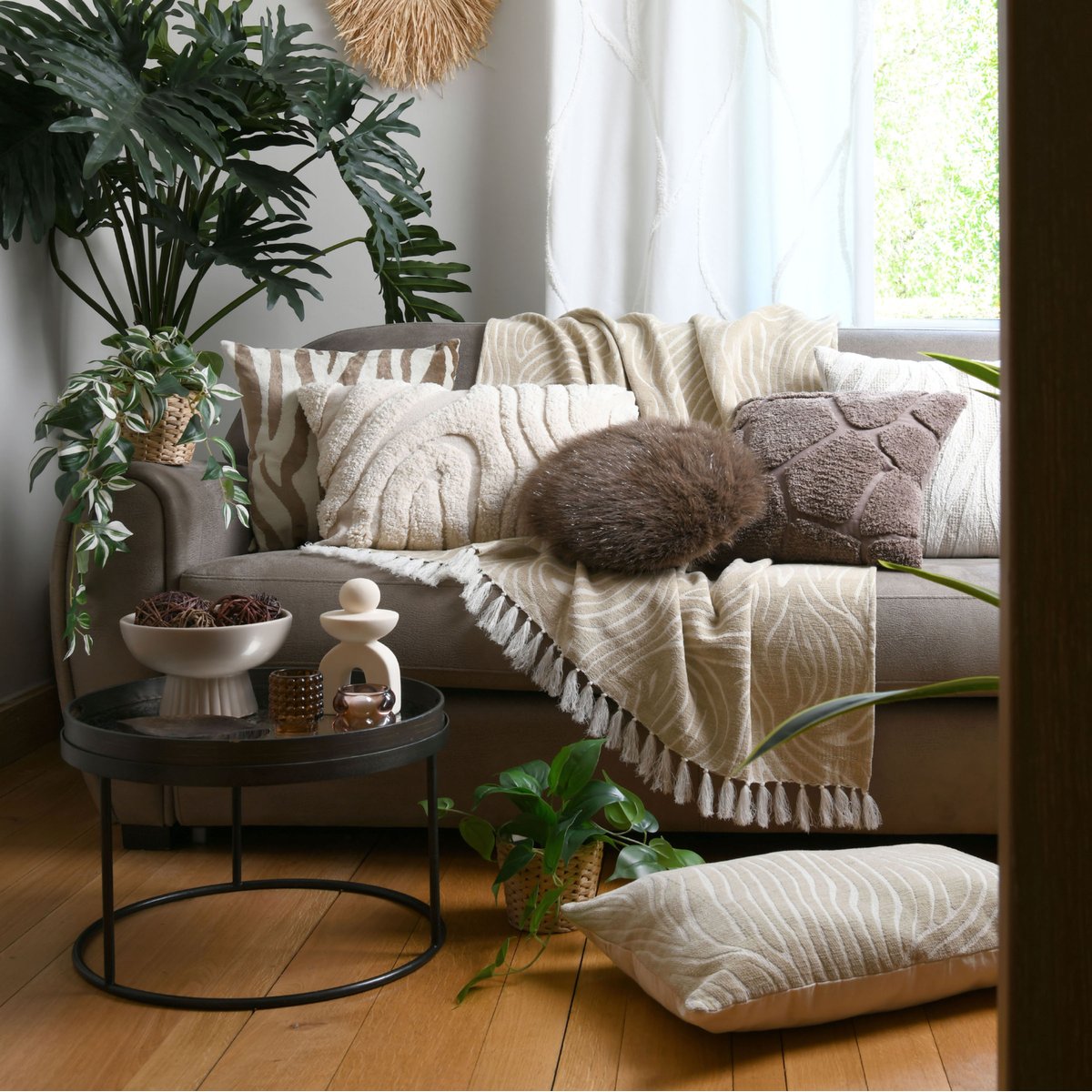 Coussin rond à poils longs marron brun, LOVELY CASA