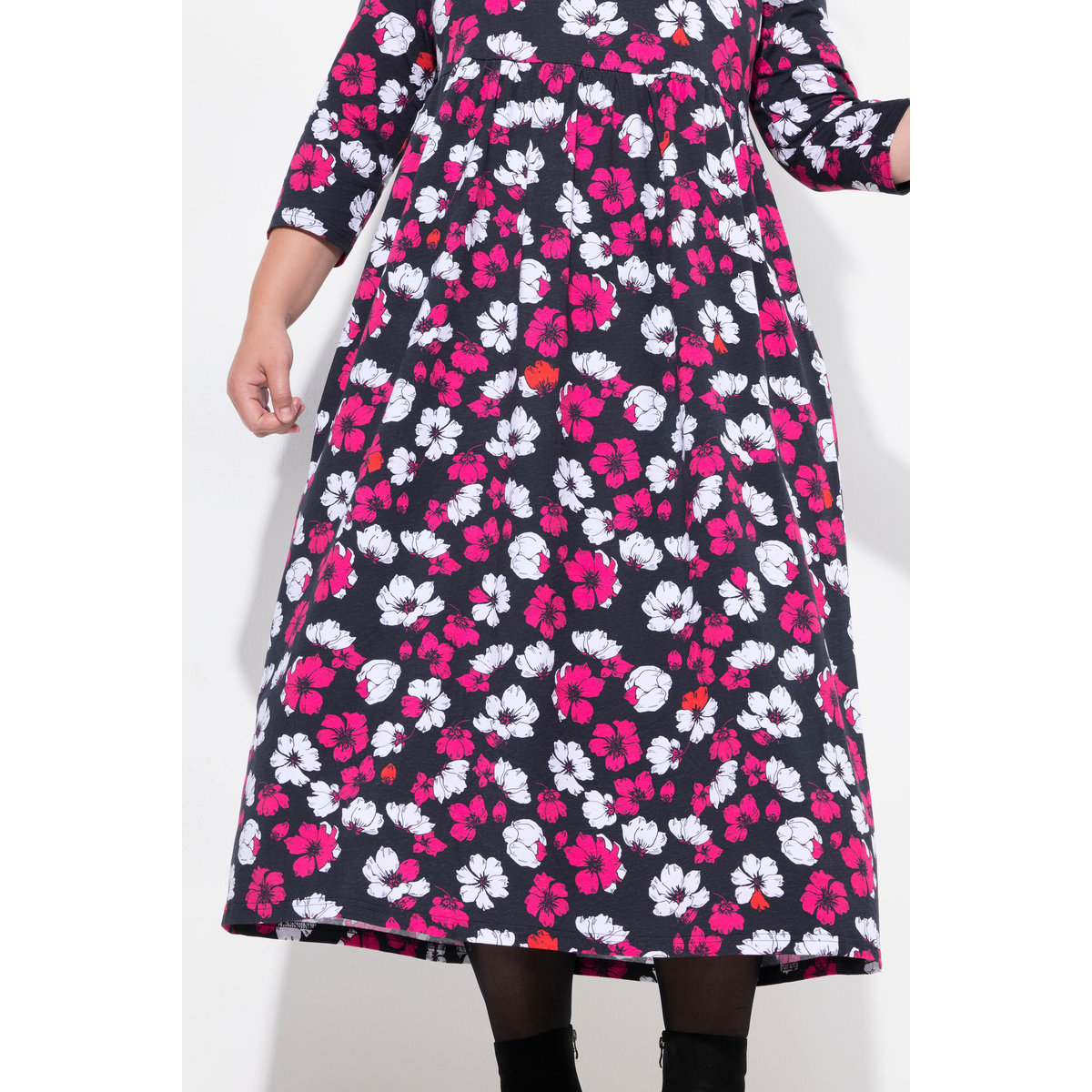 Robe en jersey à fleurs, poches noir, ULLA POPKEN