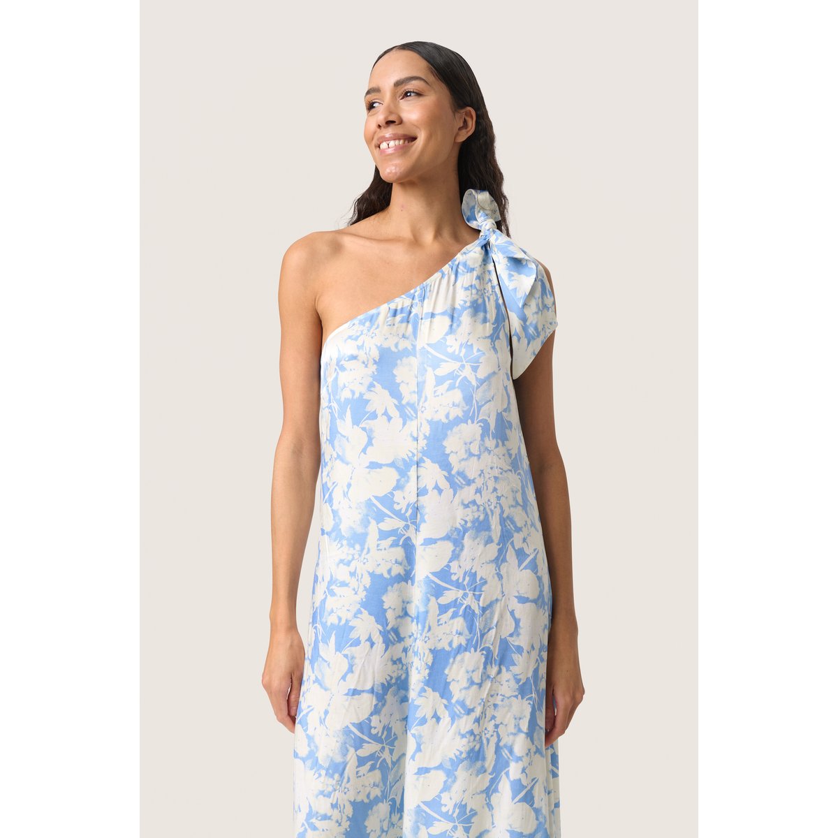 Robe bleu vista blue floral print, SOAKED IN LUXURY