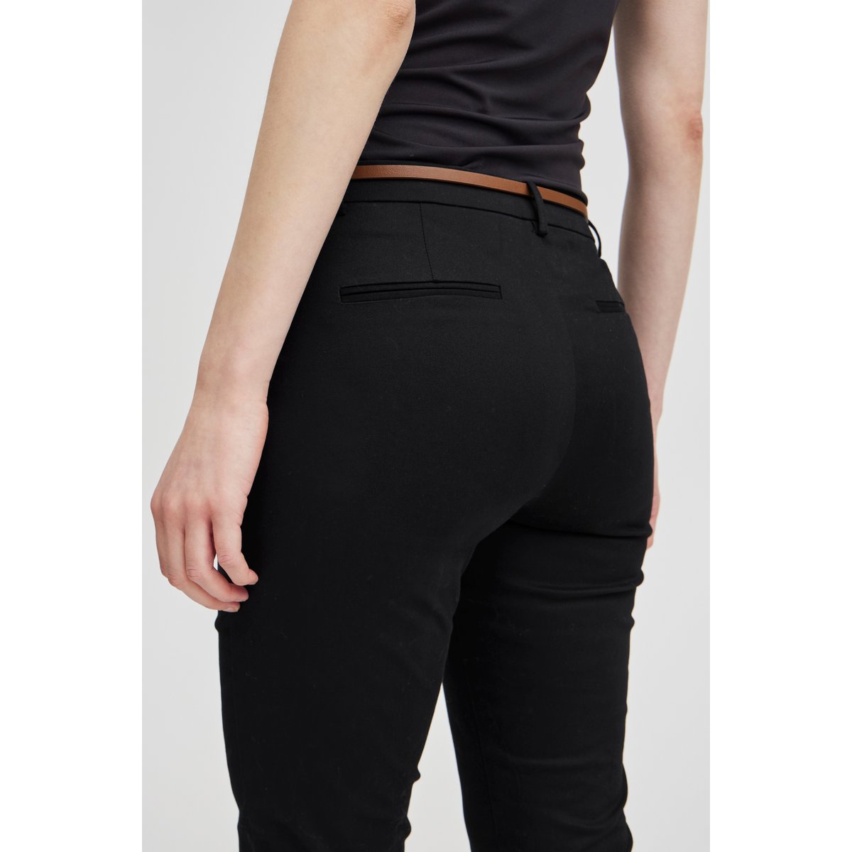 Pantalon tailleur coupe slim à longueur cheville noir, B.YOUNG