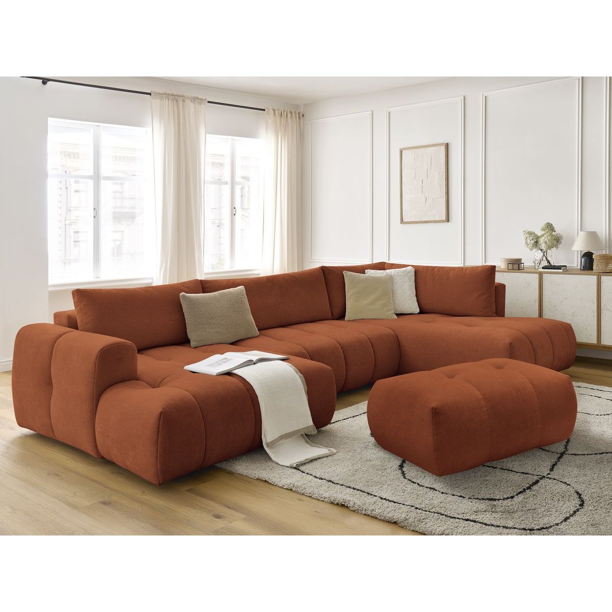 Canapé panoramique convertible 5 places en tissu lisse avec pouf, FUJI orange, BOBOCHIC
