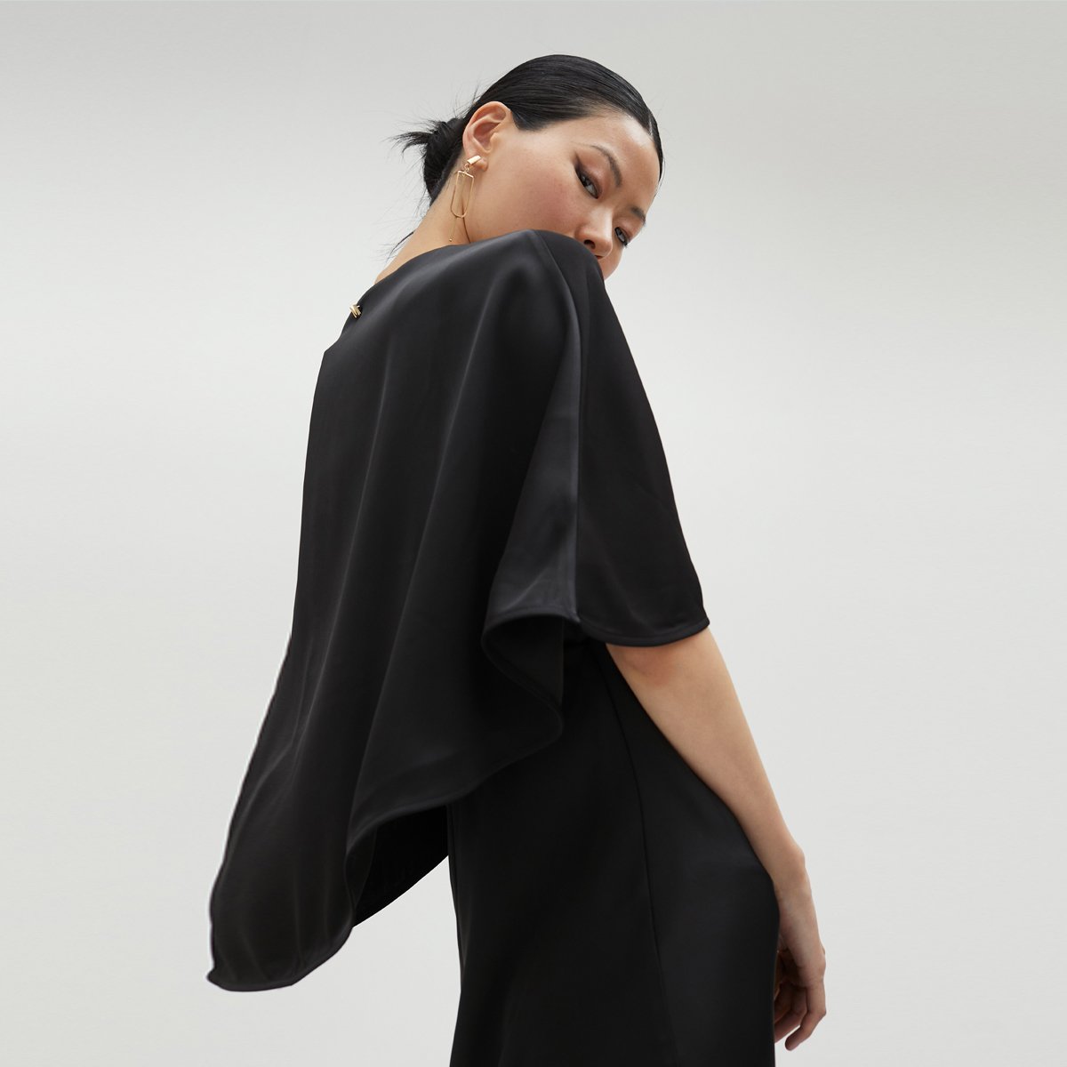 Robe longue avec cape court noir, LOLA CASADEMUNT