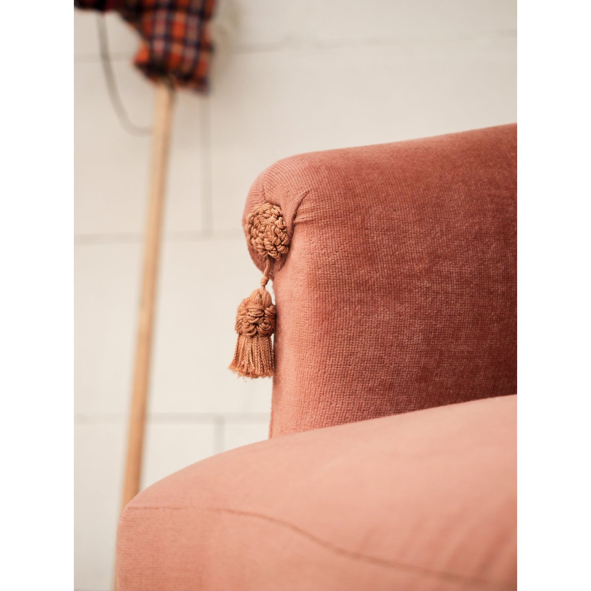 Fauteuil crapaud avec accoudoirs Ernest N°1385 - Bon état rose, DEBONGOUT