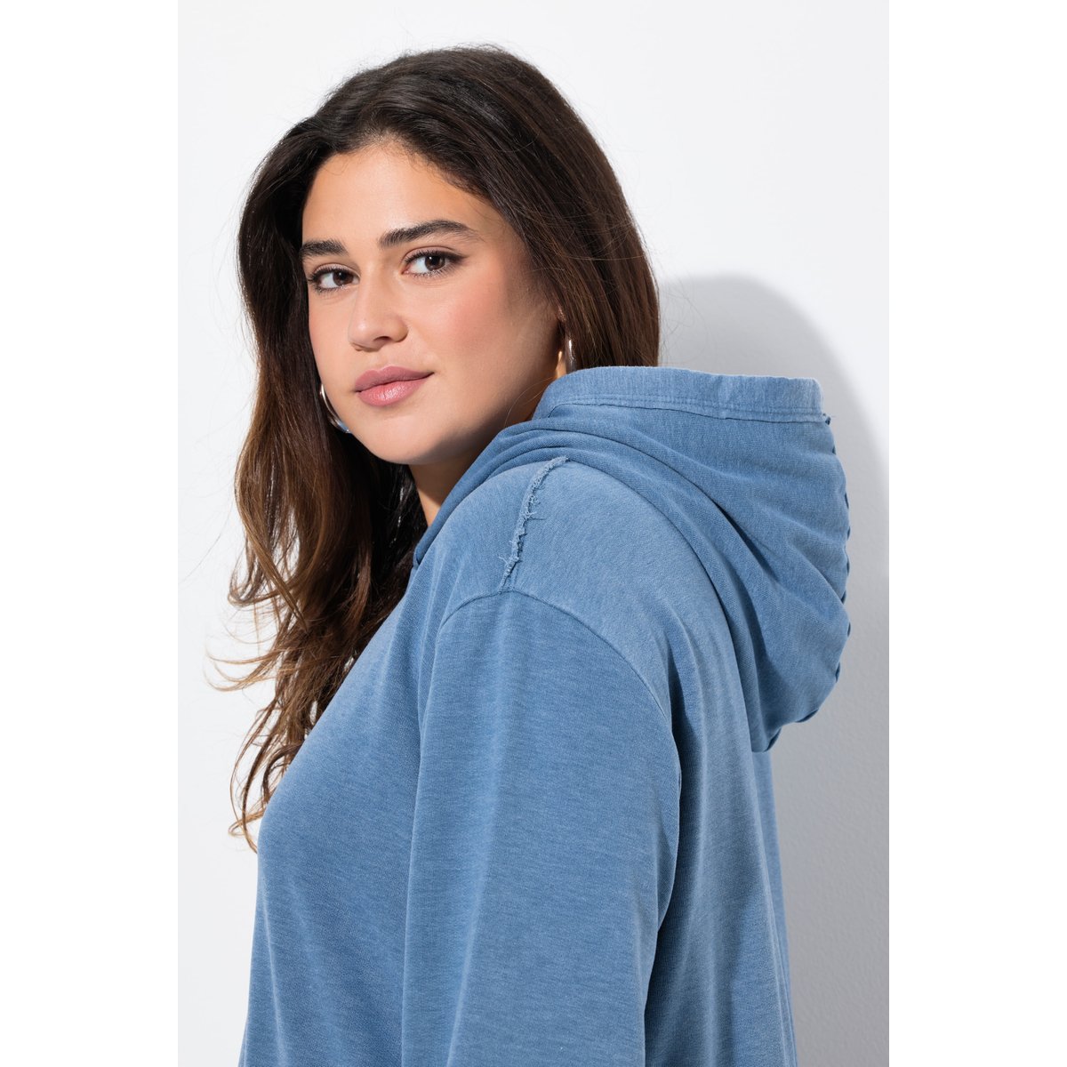Robe en molleton à capuche et manches bleu jean, ULLA POPKEN
