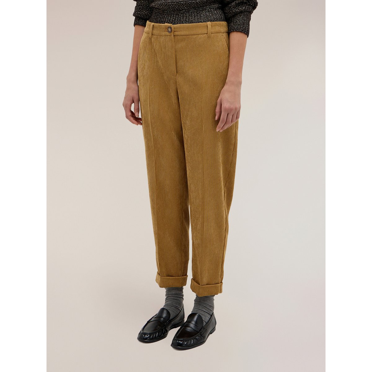 Pantalon à revers jaune, MOTIVI