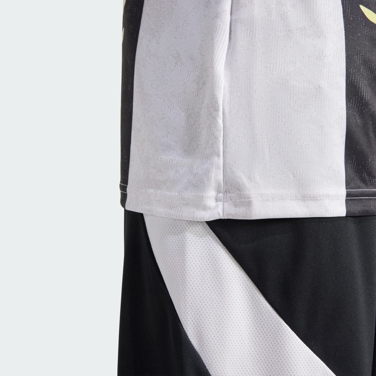 Maillot d'échauffement Juventus 24/25 pure sulfur / black / legend ink, adidas Performance