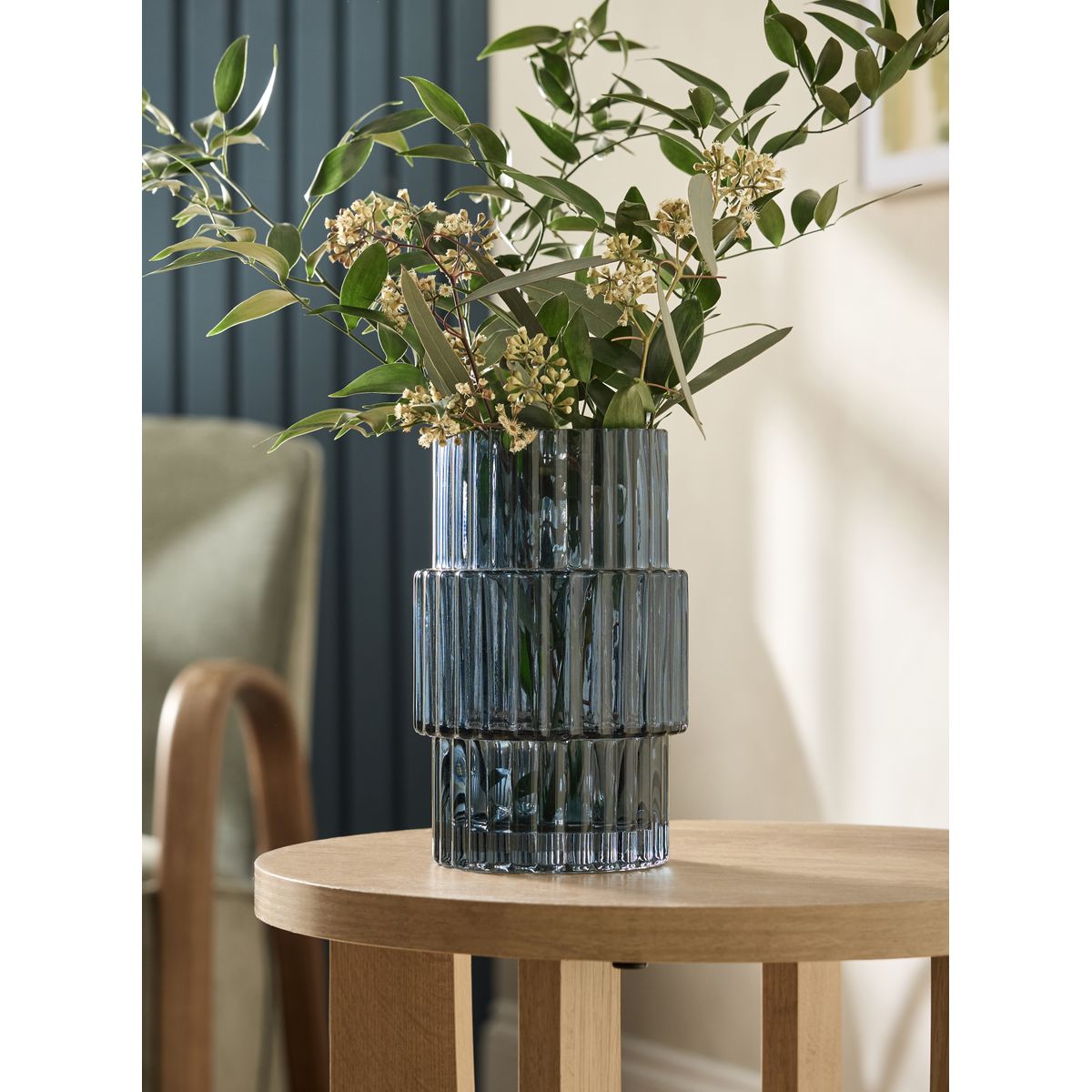 Petit vase en verre côtelé bleu, NEXT