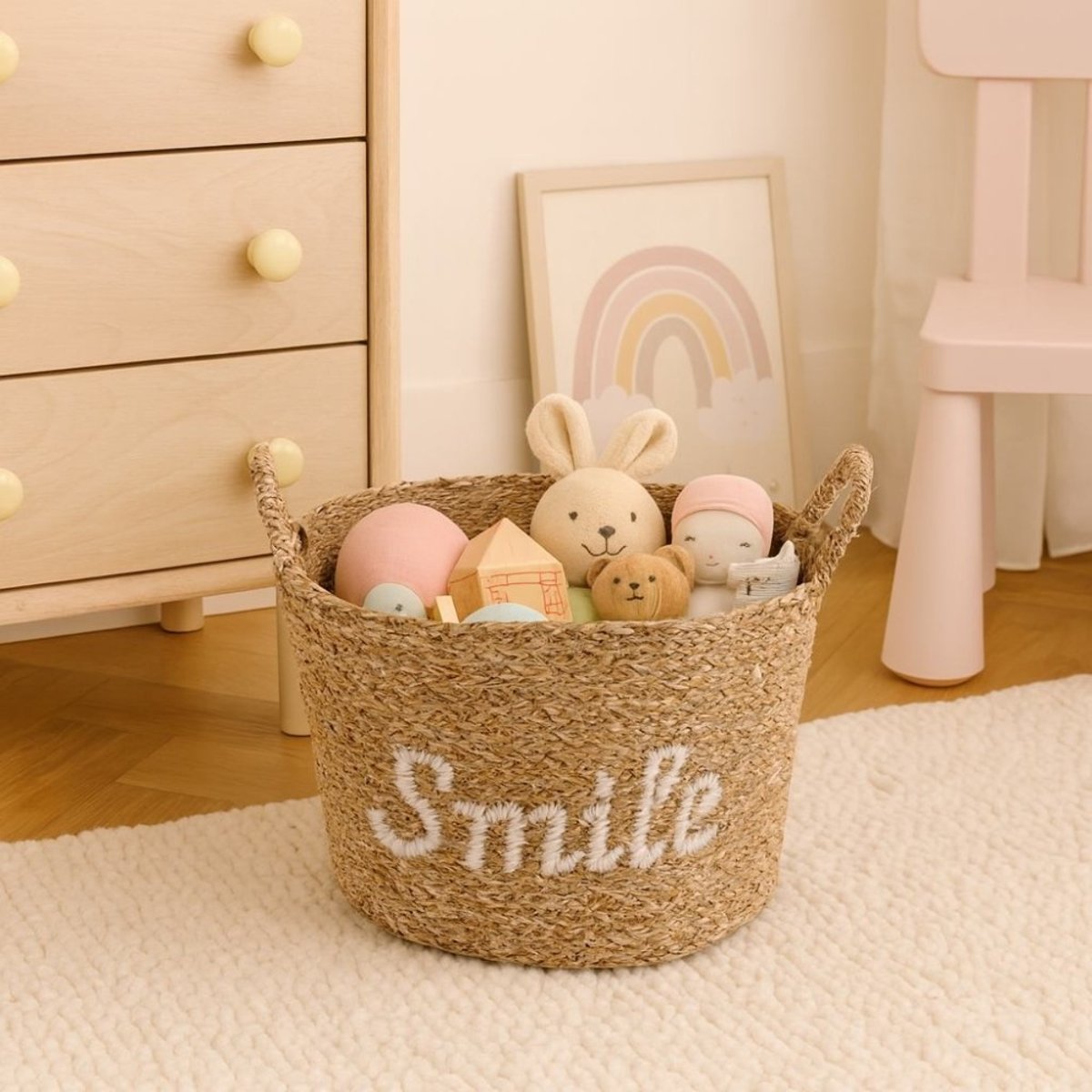 Panier rond brodé "Smile" en jonc de mer naturel, ORNAMI