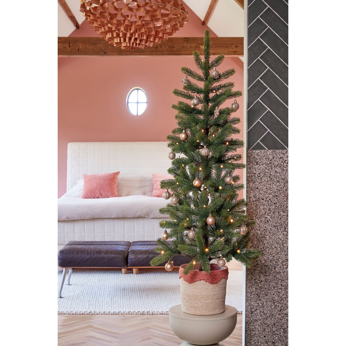 Sapin de Noël artificiel avec LED H120 cm NAGOYA blanc chaud, BLACK BOX TREES